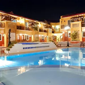 Hotel Crown Regency Residences ****