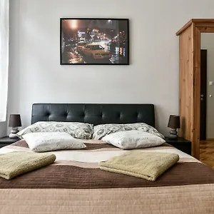 Guest house Corvin Point And ***